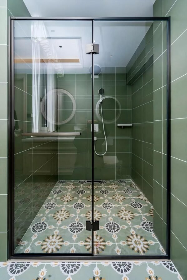 Minimalist Frameless Shower Enclosure – Clean & Chic Design