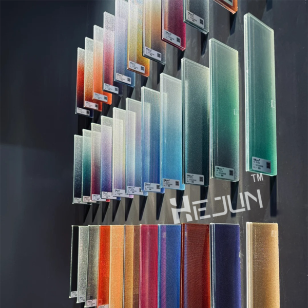 Customized metal mesh fabric laminated glass